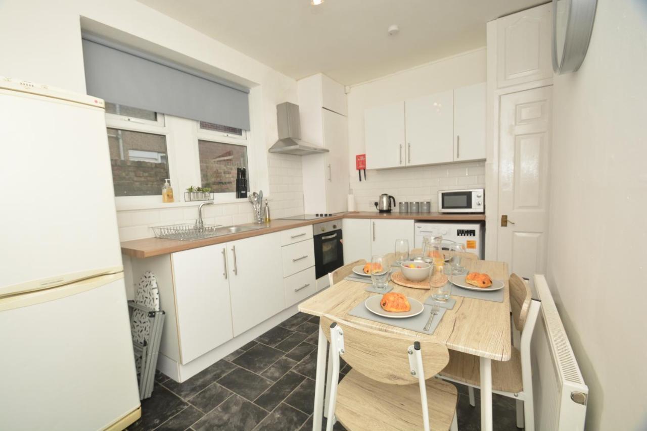 Spacious And Homely 2 Bedroom Flat - Suitelivin Gateshead Exterior photo