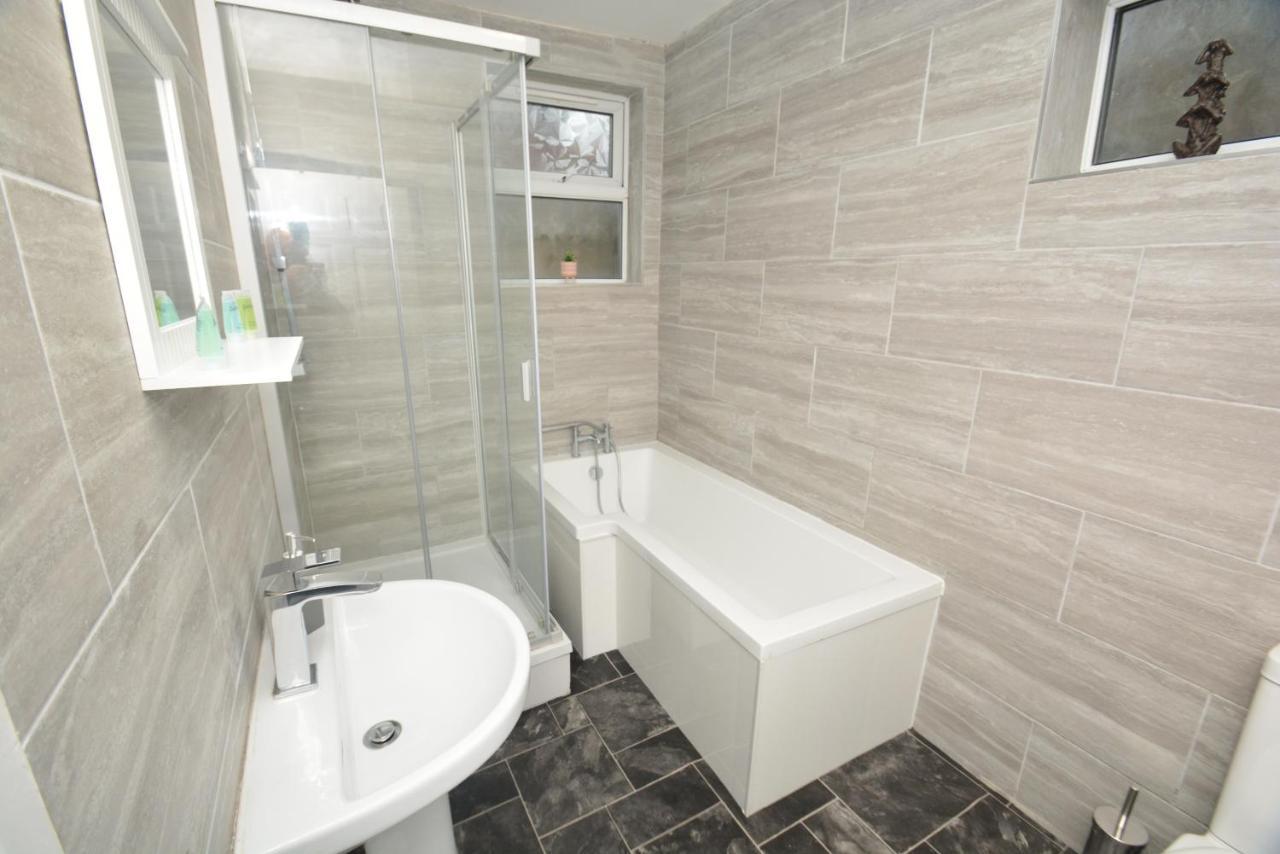 Spacious And Homely 2 Bedroom Flat - Suitelivin Gateshead Exterior photo
